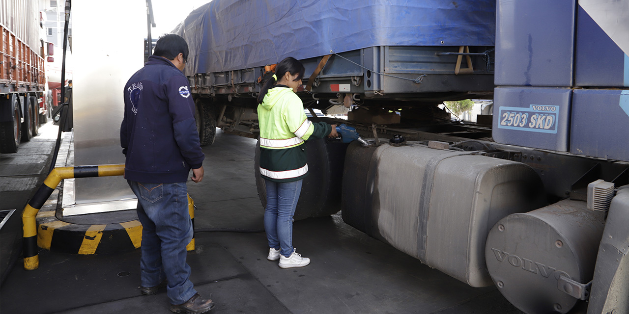 Las plantas de almacenaje de combustibles tienen los volúmenes suficientes. | Foto: Archivo