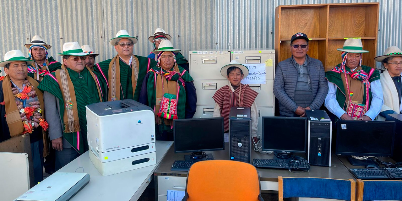 Entrega de equipamiento a unidades educativas del área rural de La Paz. (Foto: BCB)