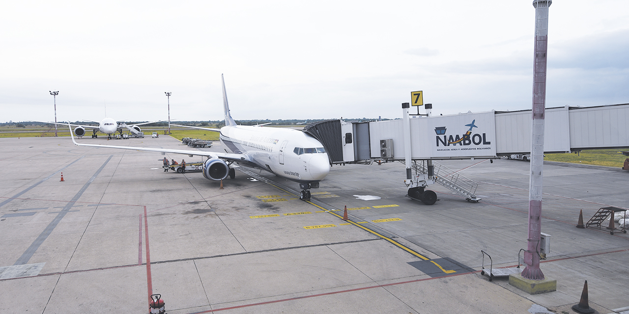 La pista de aterrizaje del Aeropuerto Internacional de El Alto. | Foto: Gustavo Ticona