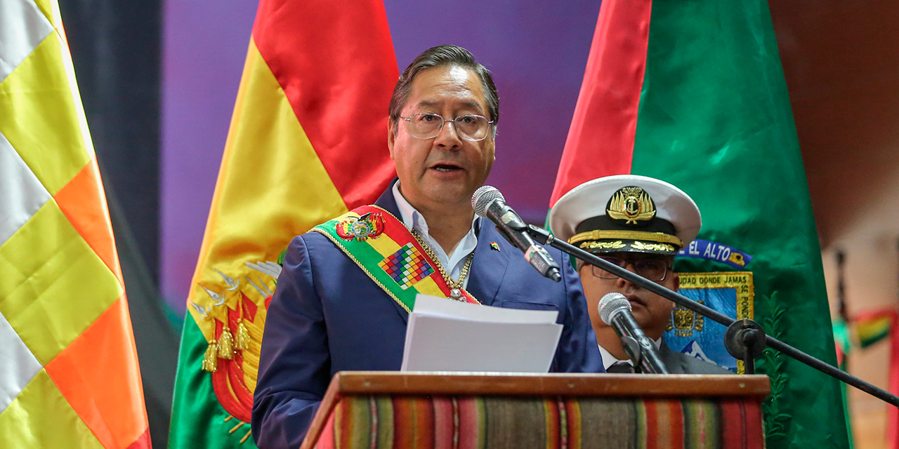 El presidente en la sesión de honor por el 39 aniversario de El Alto.