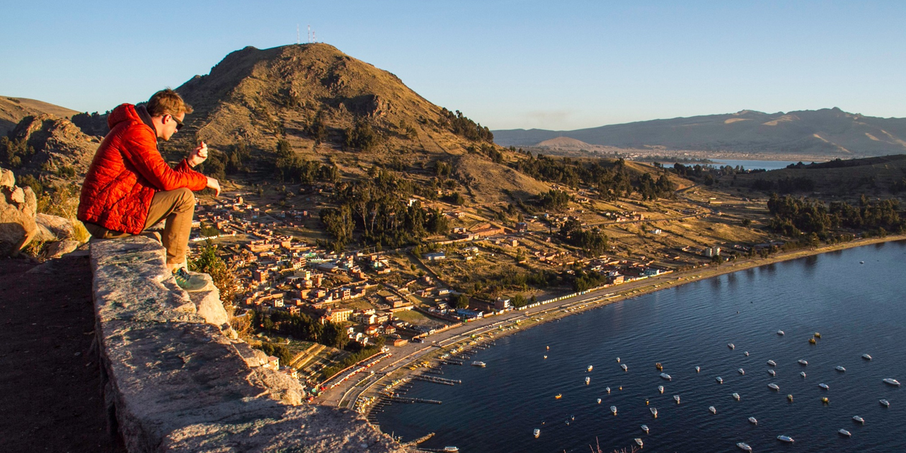 Vista al lago Titicaca desde el santuario de Copacabana, en La Paz. Foto: Vice Turismo.