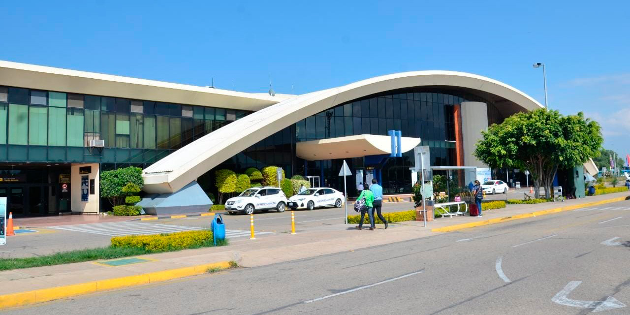 Se mejorará la pista de aterrizaje del aeropuerto Jorge Wilstermann, en Cochabamba. Foto:  Archivo