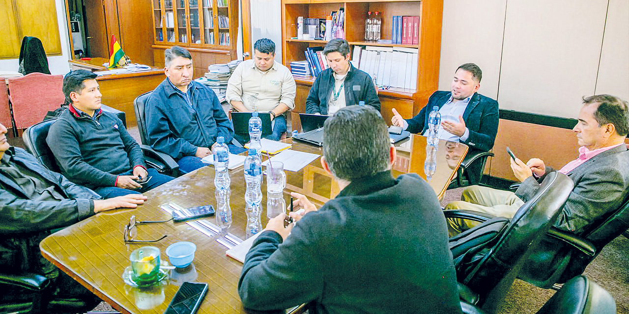 El encuentro con el Gobierno en el que participaron sectores productivos de Santa Cruz. Foto: MHE