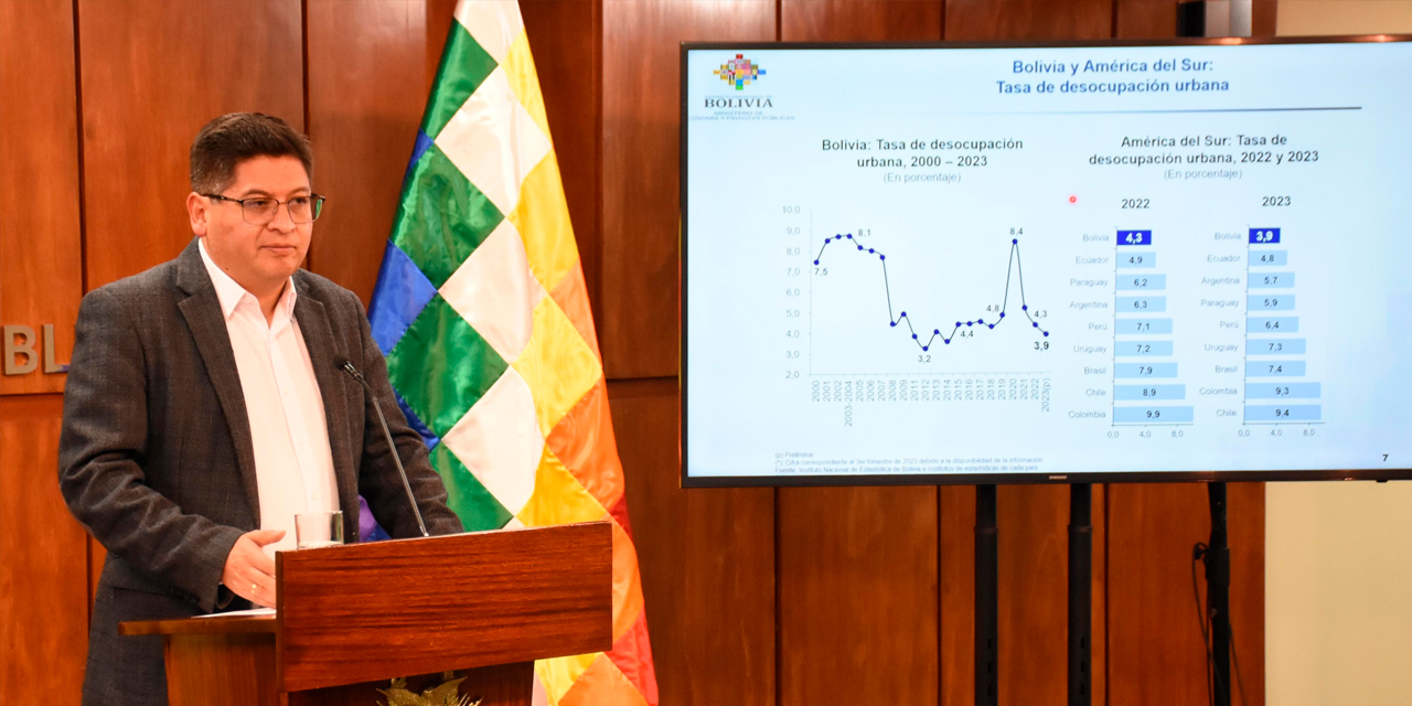 El ministro de Economía, Marcelo Montenegro, en conferencia de prensa.