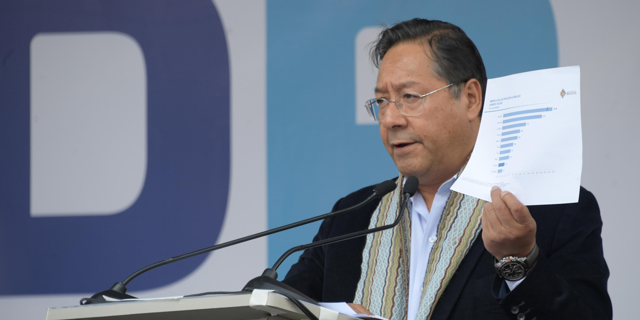 El presidente Luis Arce, en un acto en la ciudad de La Paz. Foto: Vice Com.