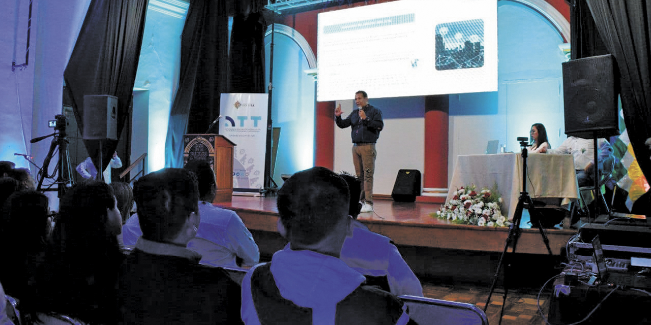 La presentación de la rendición de cuentas se hizo ante representantes de diversas organizaciones sociales, sociedad civil y público en general. | Foto: ATT