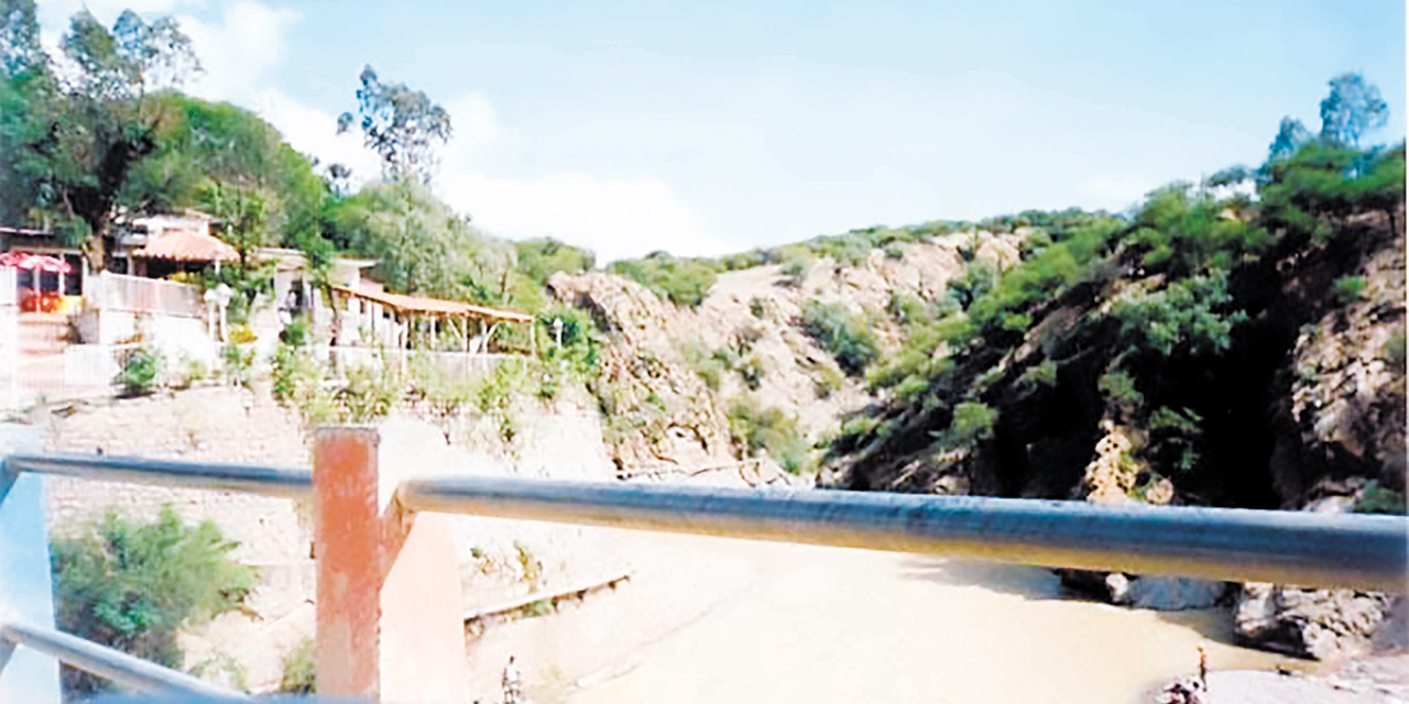 Vista desde el actual puente de Tomatitas. Foto: RRSS