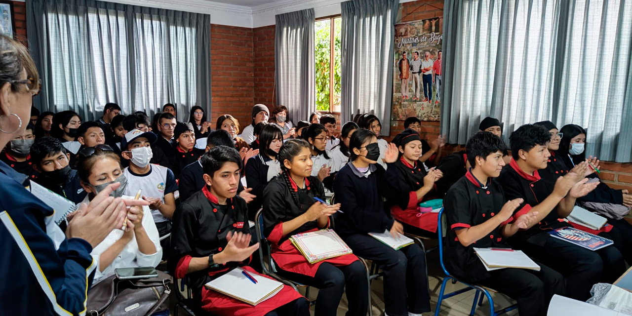 Los jóvenes cochabambinos que recibieron la capacitación. Foto: Seprec