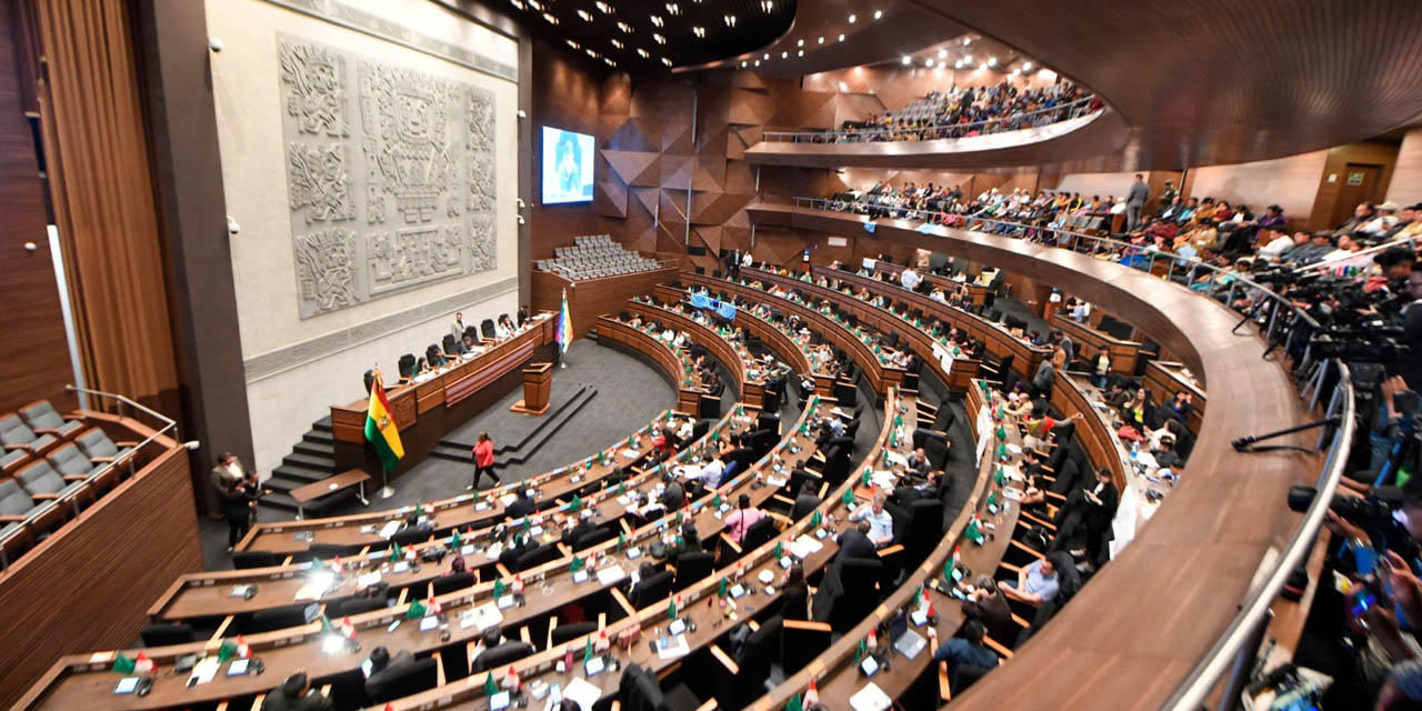 La Asamblea Legislativa tiene la potestad de inyectar esos recursos de financiamiento a la economía nocional.  | Foto: Archivo