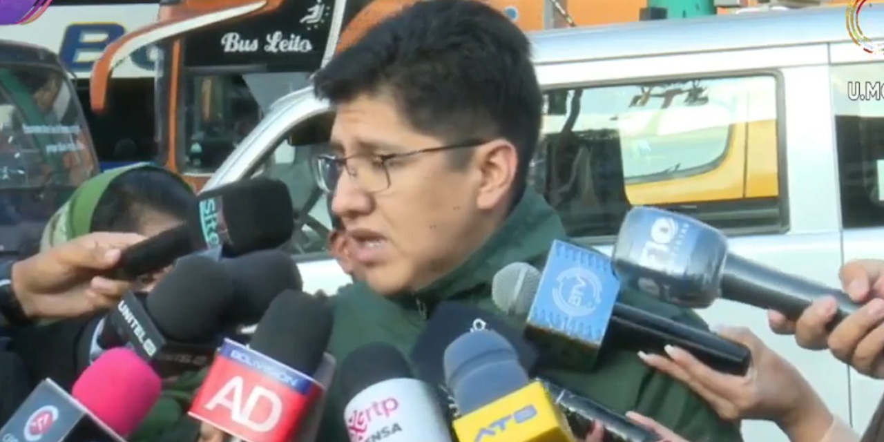 El director de la ANH, Germán Jiménez, en conferencia de prensa. Imagen: Captura Bolivia Tv.