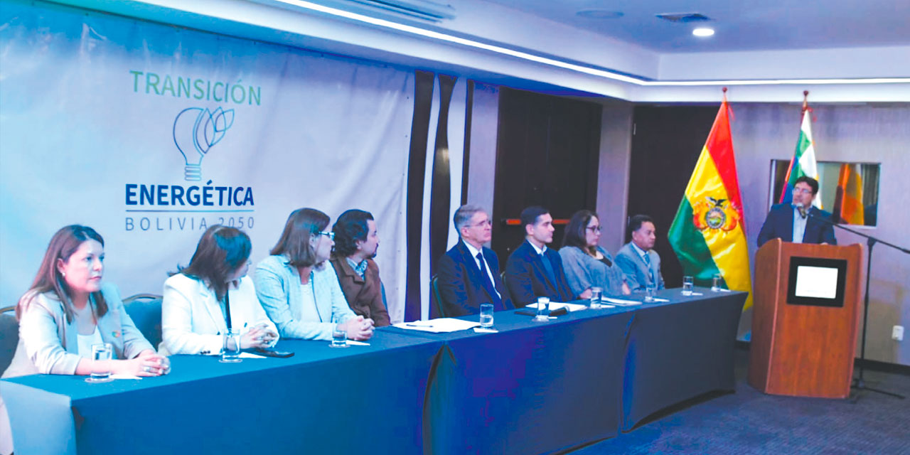 El acto de lanzamiento del foro celebrado ayer en la ciudad de La Paz. Foto: MHE