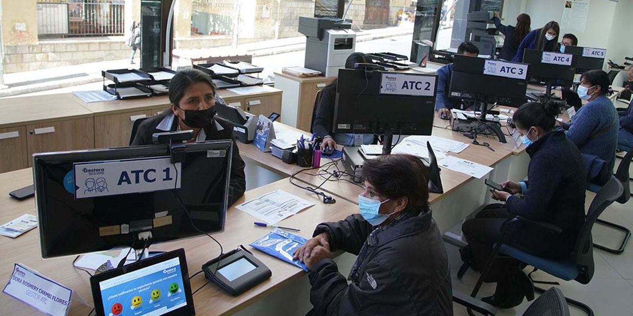 La atención a los asegurados mejoró con el incremento de las oficinas. 