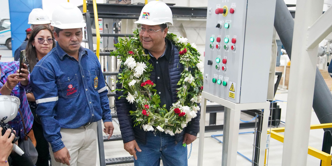 El presidente Luis Arce en la inauguración de la moderna Planta Procesadora de Alimentos Balanceados, en Sucre. Foto: Archivo