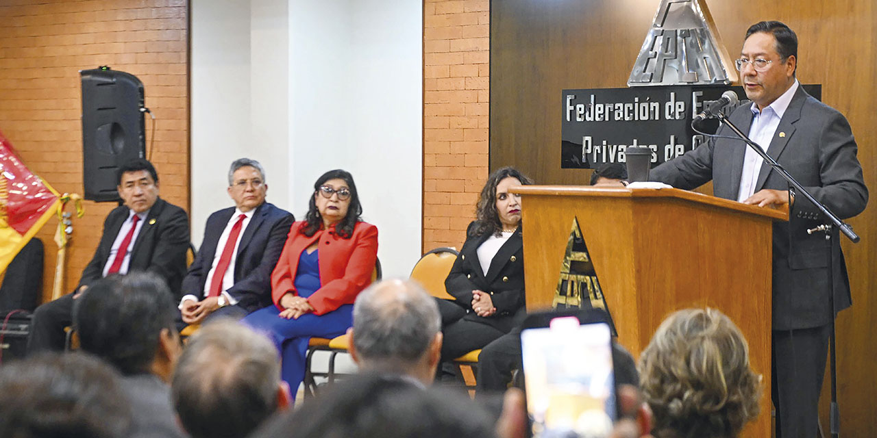 El presidente Luis Arce durante su discurso ante el empresariado, en Sucre. 