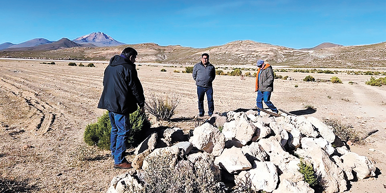 Revisión del lugar de trabajo en Salinas de Garci Mendoza, en Oruro. Foto:  Sergeomin