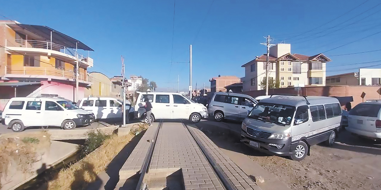 La medida de presión, con uso de motorizados, que se desarrolló durante toda la jornada de ayer. | Foto: RRSS