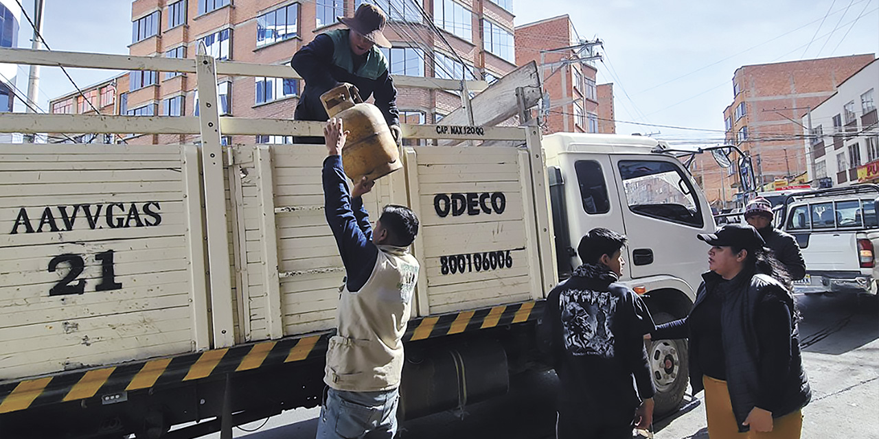 Producto de la especulación, la población  se alarma y compra más garrafas sin necesidad. | Foto: ANH