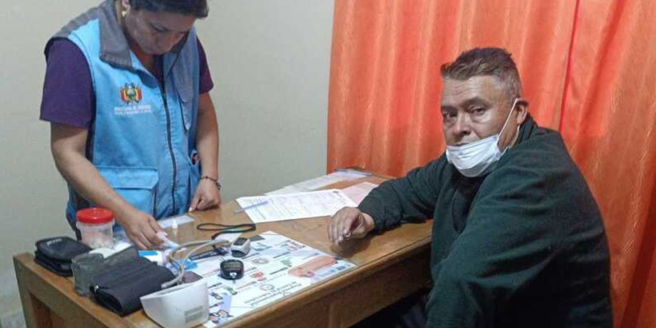 El excomandante del Ejército Juan José Zúñiga en el registro en la cárcel de El Abra. Foto: Ministerio de Gobierno