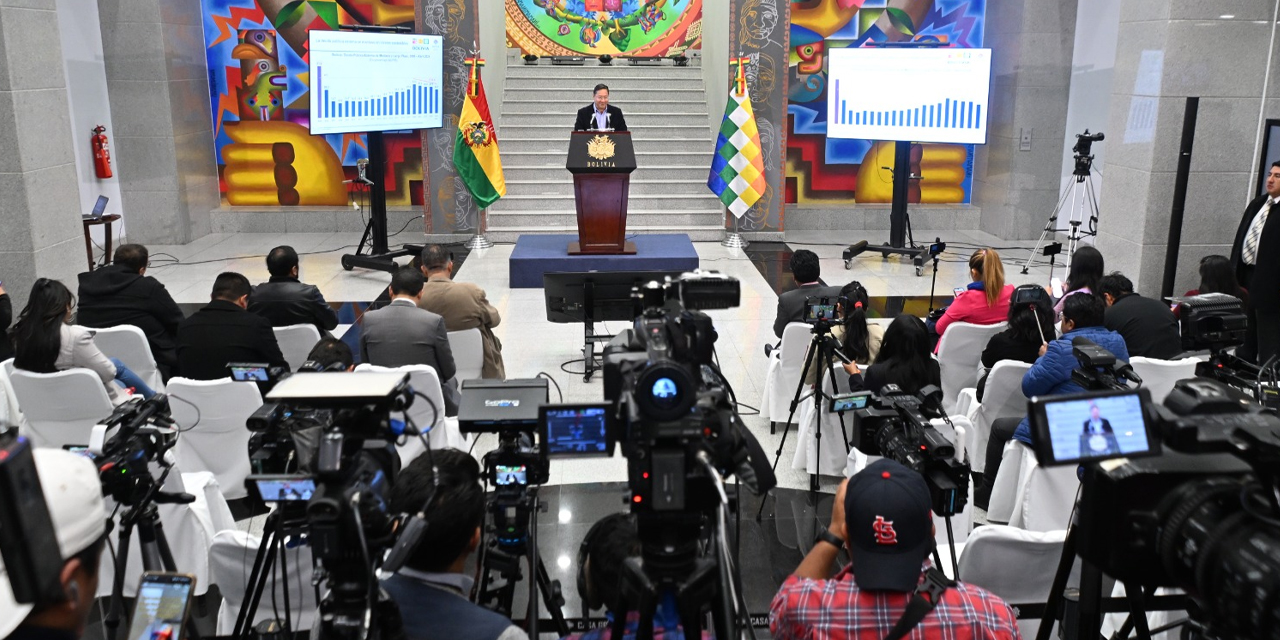 Presidente brinda conferencia de prensa en Casa Grande del Pueblo. Fuente: Comunicación Presidencial.