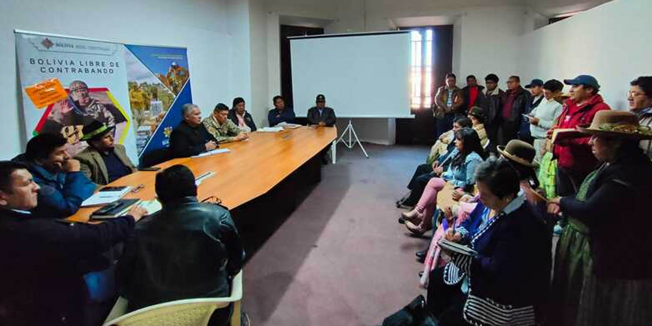 Reunión entre autoridades de Gobierno y dirigentes de los carniceros