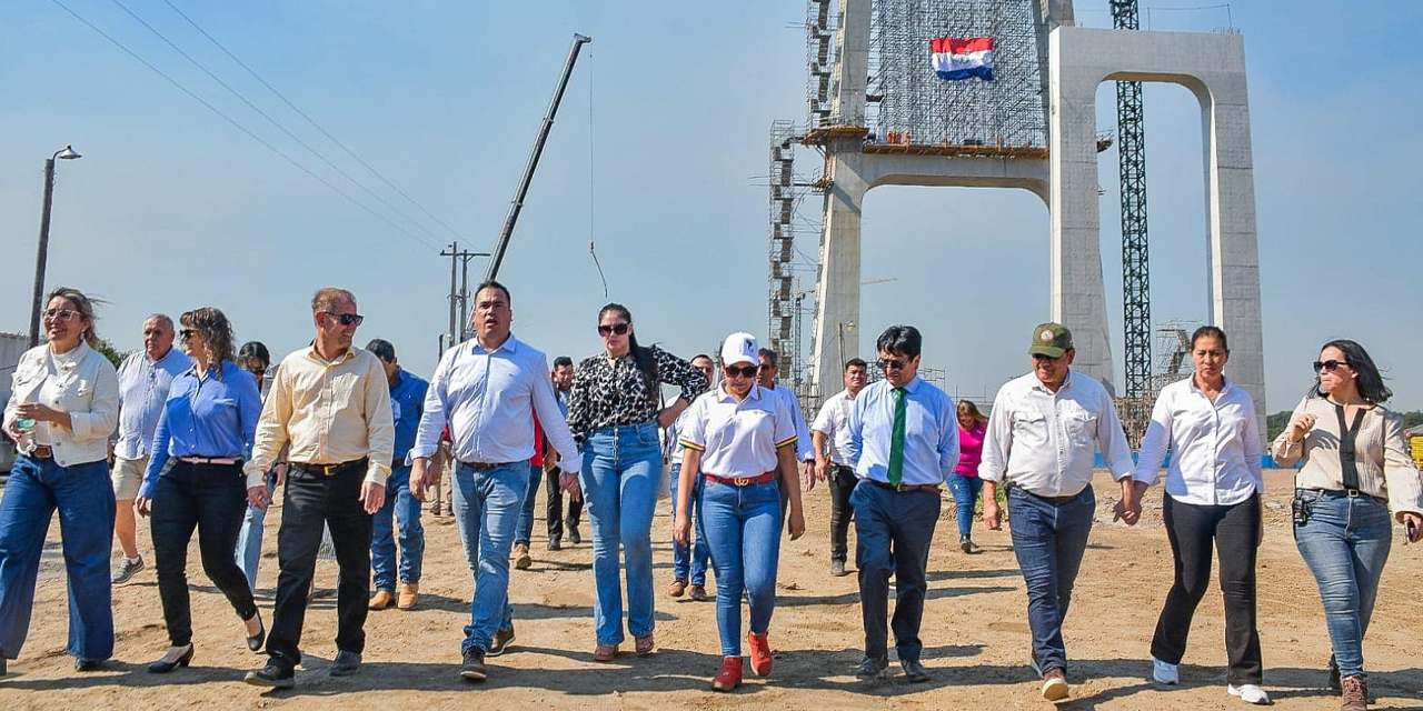 Construcción del puente sobre el río Paraguay de vital importancia para el Corredor Bioceánico.