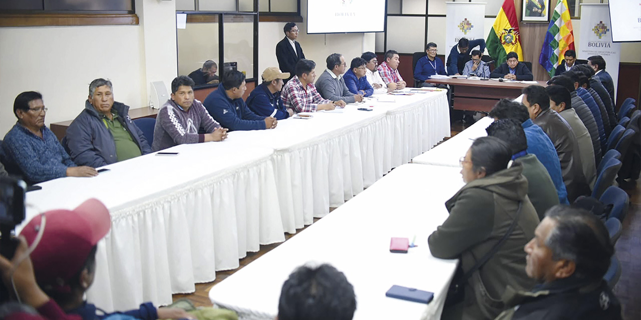 Una reunión de las mesas técnicas para tratar problemáticas del transporte pesado. | Foto: Archivo