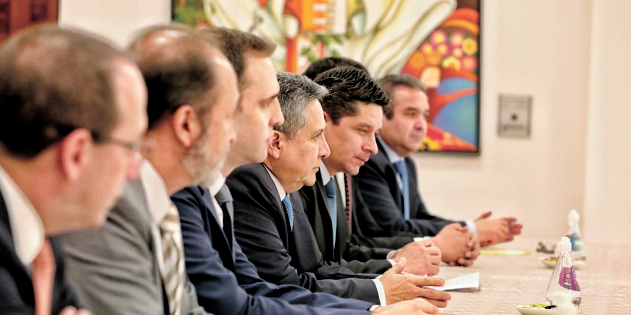 Una reunión de los representantes del empresariado privado boliviano. Foto:  Gustavo Ticona