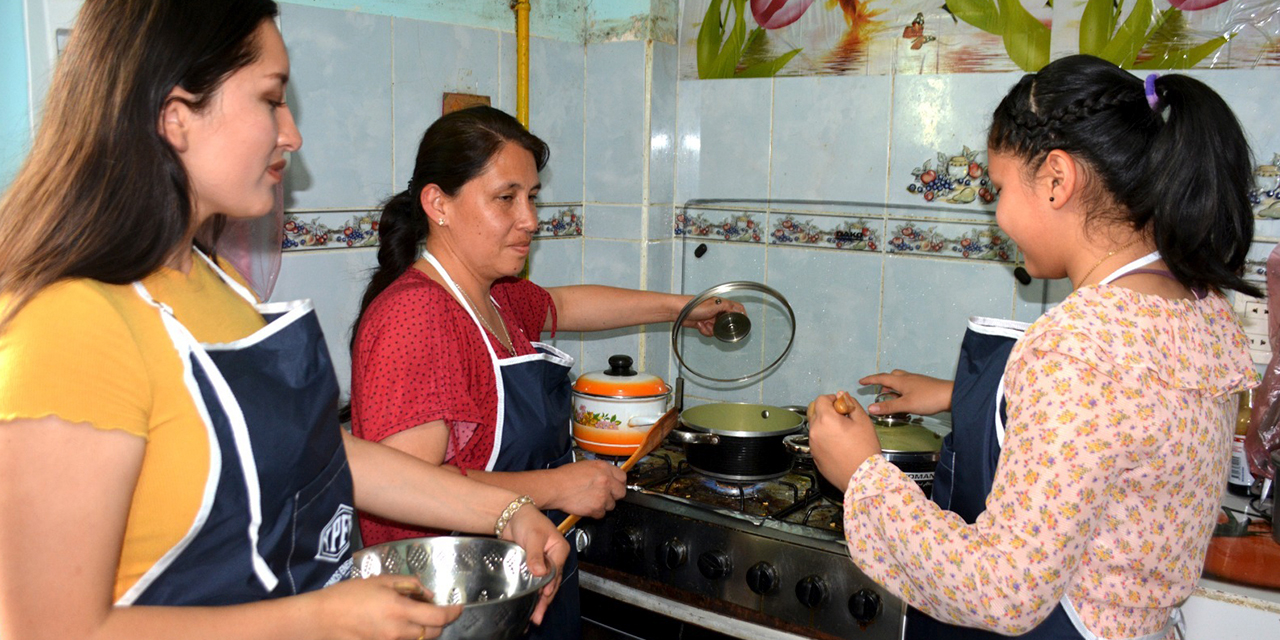 Con las instalaciones domiciliarias, las familias paceñas dejan atrás las garrafas. Foto: Archivo