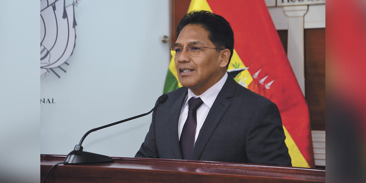 El viceministro de Defensa de los Derechos del Usuario y del Consumidor, Jorge Silva, durante una conferencia de prensa.  | Foto: Ministerio de Justicia