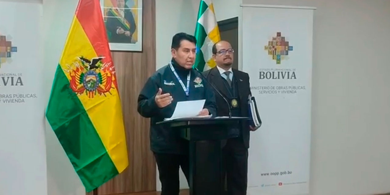 Los directores ejecutivos de Naabol y de la DGAC, en conferencia de prensa. Imagen: Captura.