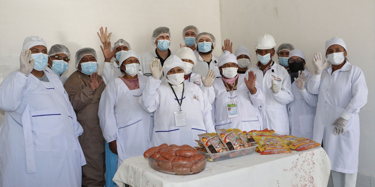 Son asociaciones de productores de La Paz, Oruro y Potosí las que optan por promover las salchichas de llama. Foto:  Pro camélidos