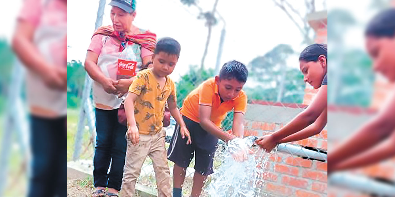 La población ahora accede a sistemas de agua en Beni. Foto: MDRyT