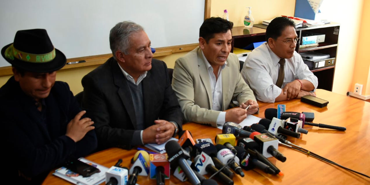 Autoridades del Gobierno en conferencia de prensa. Foto: Gustavo Ticona.