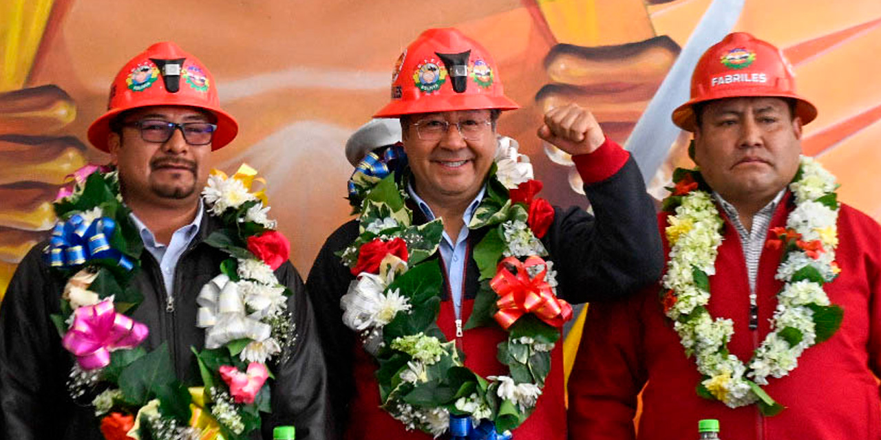 El presidente Luis Arce en el acto por el 83 aniversario de la Federación Departamental de Trabajadores Fabriles de La Paz. Foto: Presidencia