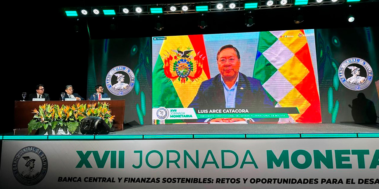 El presidente Luis Arce inauguró la Jornada Monetaria. Foto: BCB.