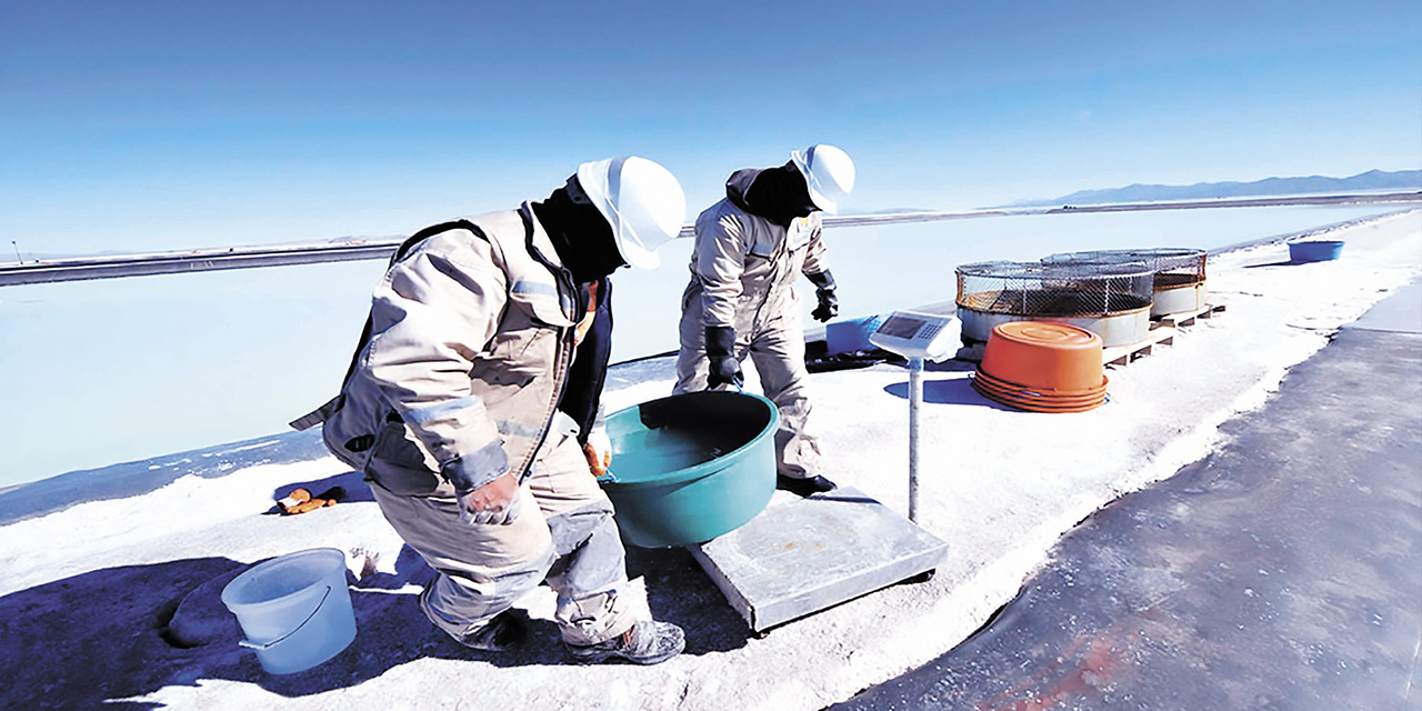 Bolivia acelera la industrialización del litio y proyecta beneficiarse con la producción entre 2024 y 2025. | Foto: YLB