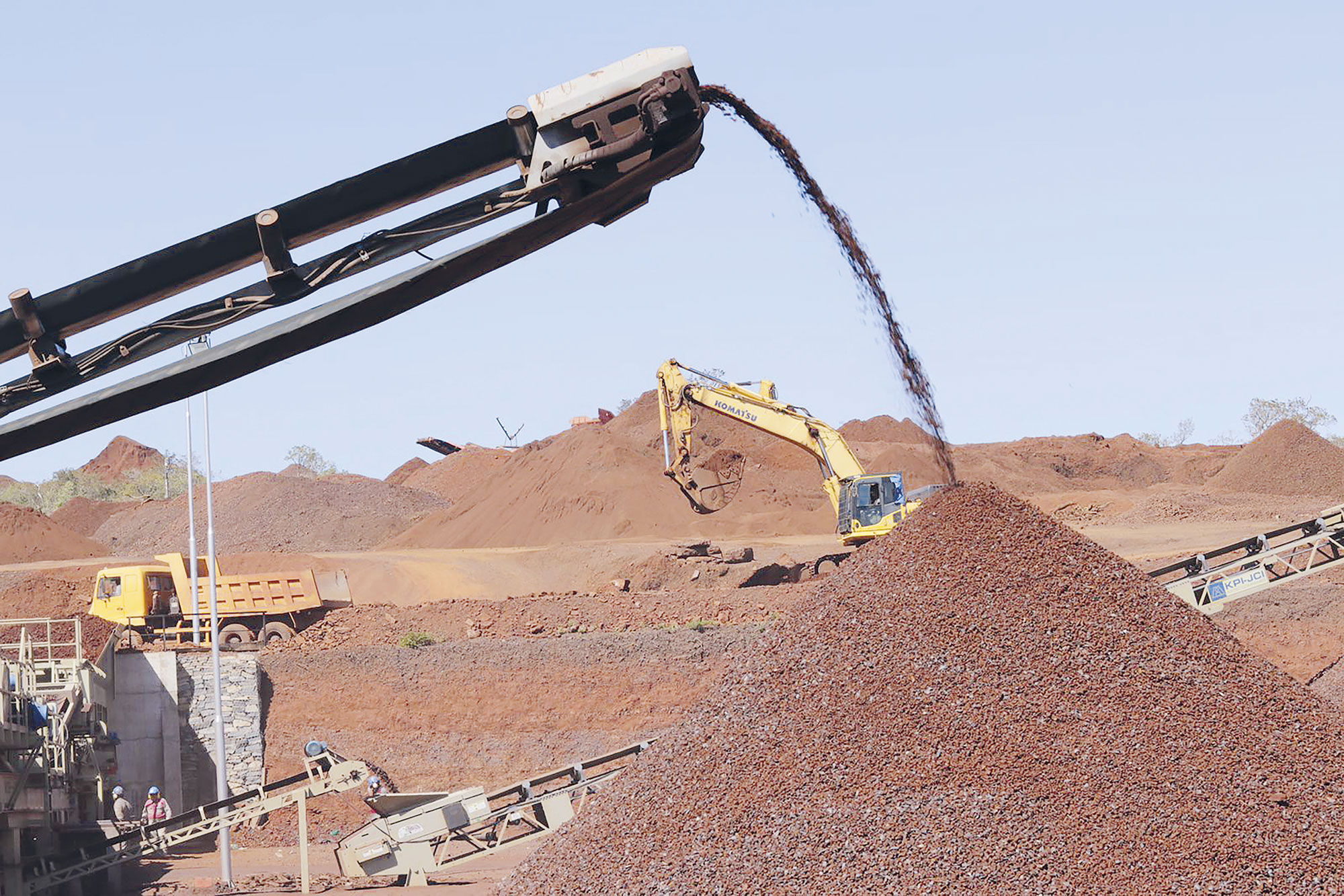 Movimiento de material del cerro del Mutún, ubicado en Puerto Suárez, Santa Cruz.