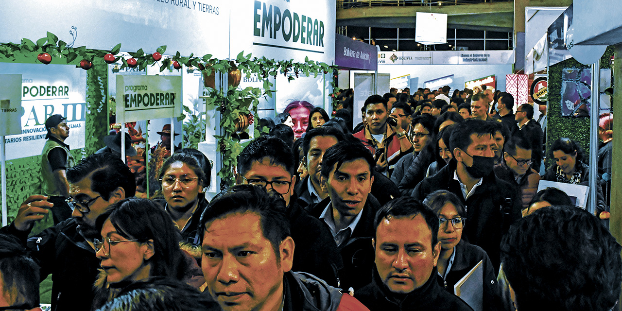 Una masiva concurrencia en la Feria   Multisectorial La Paz Expone.  | Foto: APG