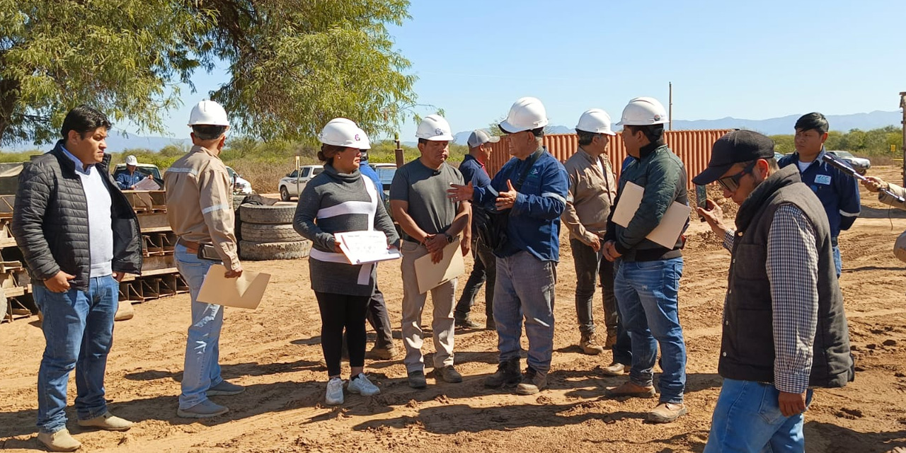 Una delegación de autoridades inspeccionó los avances de la obra, en Villa Montes.