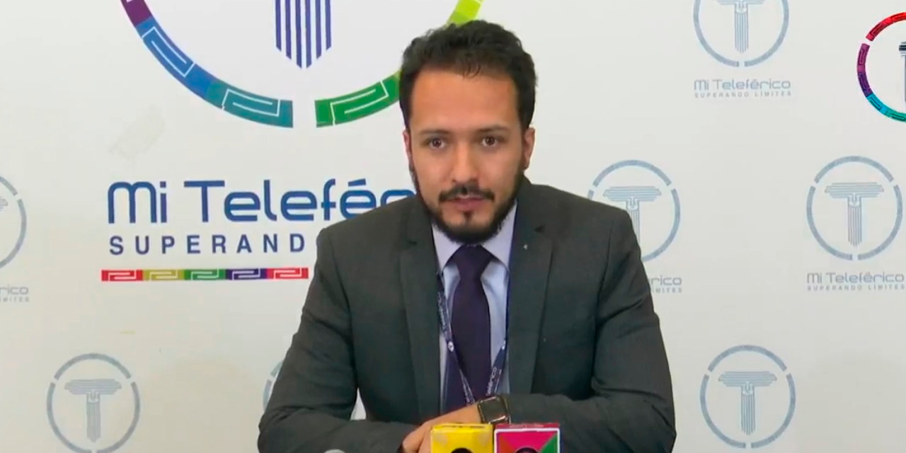 El gerente de Mi Teleférico, Alejandro Gonzáles, en conferencia de prensa. Imagen: Captura.