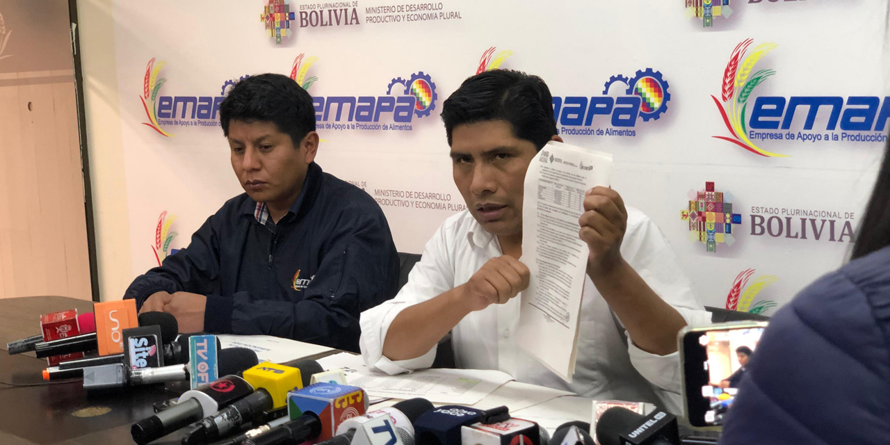 El gerente de Emapa, Franklin Flores, en conferencia de prensa. Foto: Archivo.