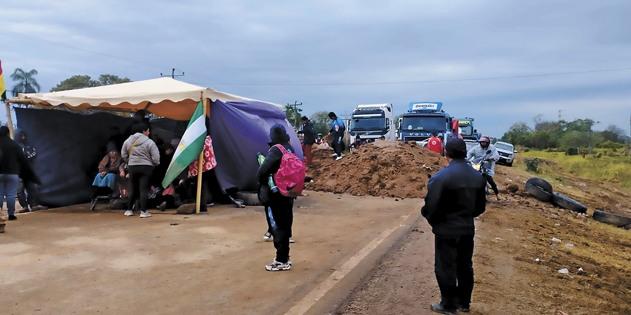 El bloqueo que persiste en San Julián, Santa Cruz. | Foto: RRSS