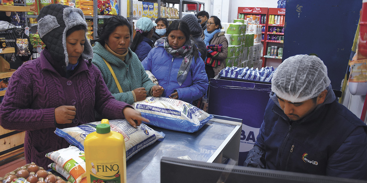 Se establecieron 101 sucursales en todo el país para mejorar los servicios. | Foto: Jorge Mamani