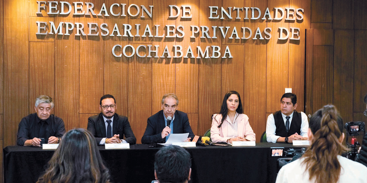 La directiva de la Federación de Empresarios Privados de Cochabamba. Foto: FEPC