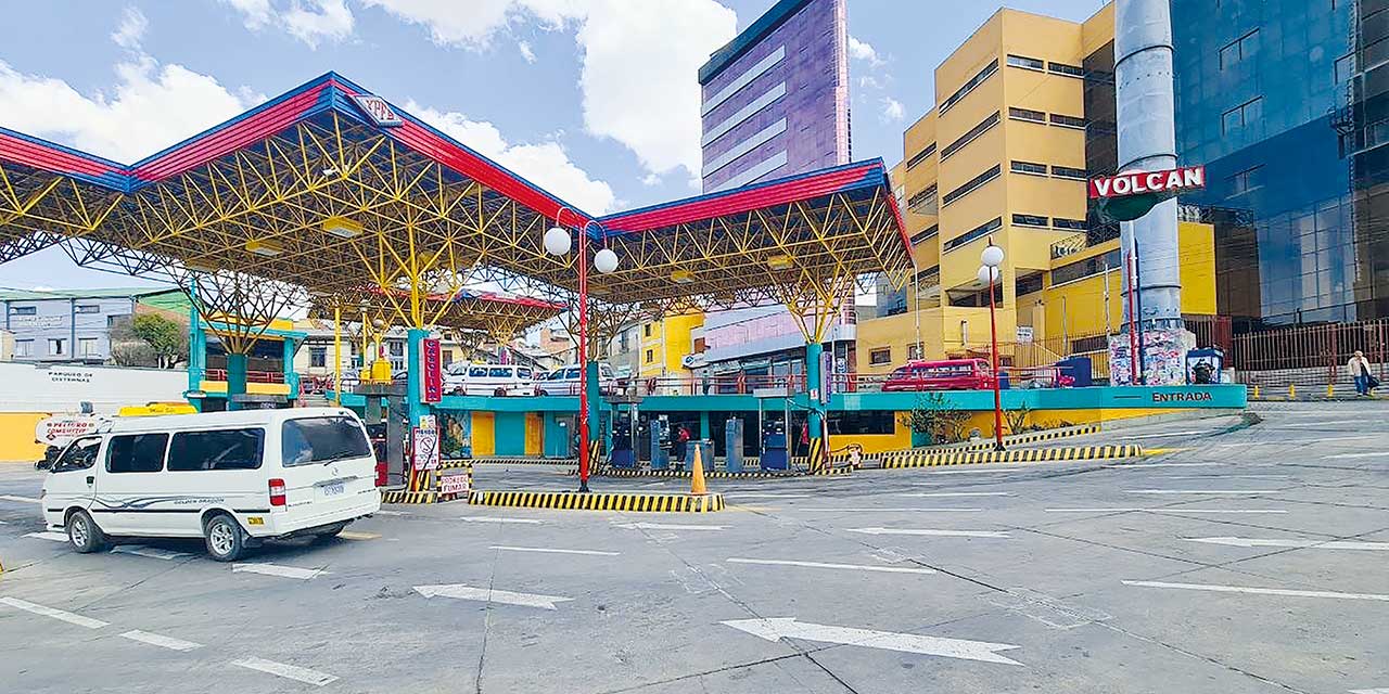 La gasolinera Volcán, ubicada en la ciudad de La Paz, ayer. Foto: ANH