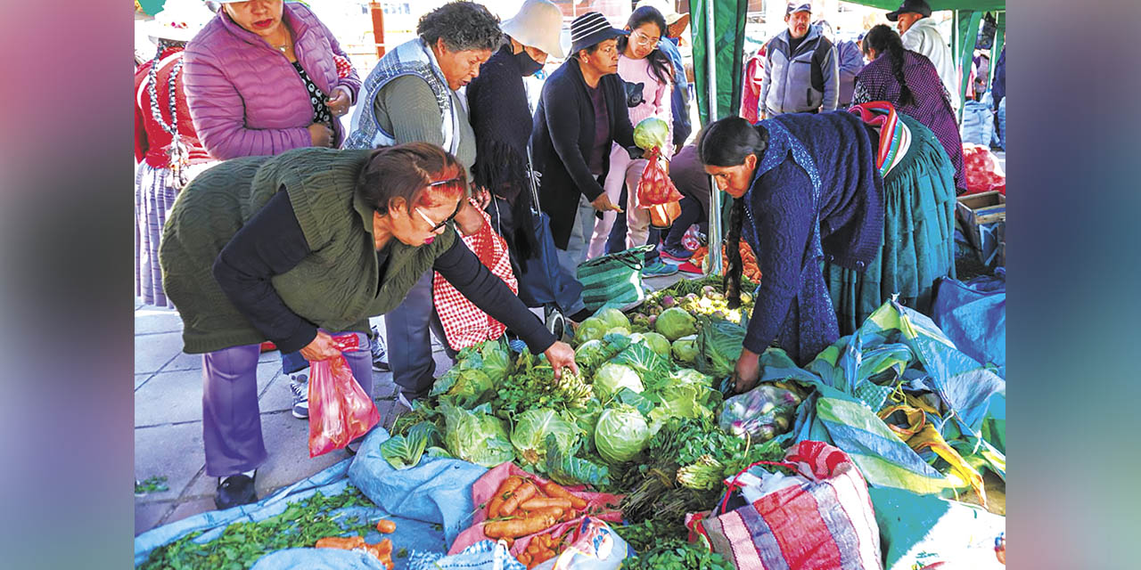 Las ferias Del Campo a la Olla garantizan el precio y peso justo de productos para la población boliviana.  | 