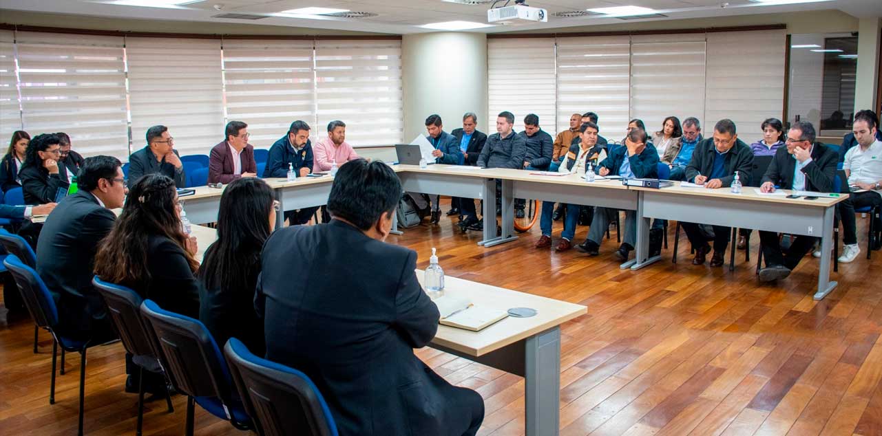 El ministro de Economía, Marcelo Montenegro, lidera las mesas técnicas con las nueve gobernaciones. Foto. MEyFP