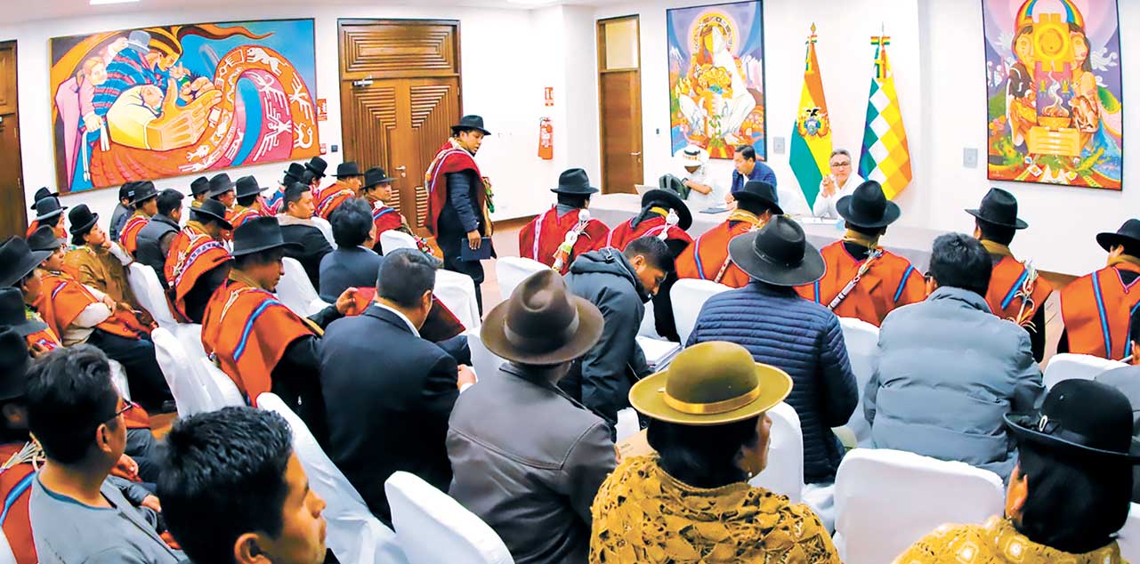 Reunión en la Casa Grande del Pueblo. Foto: Presidencia