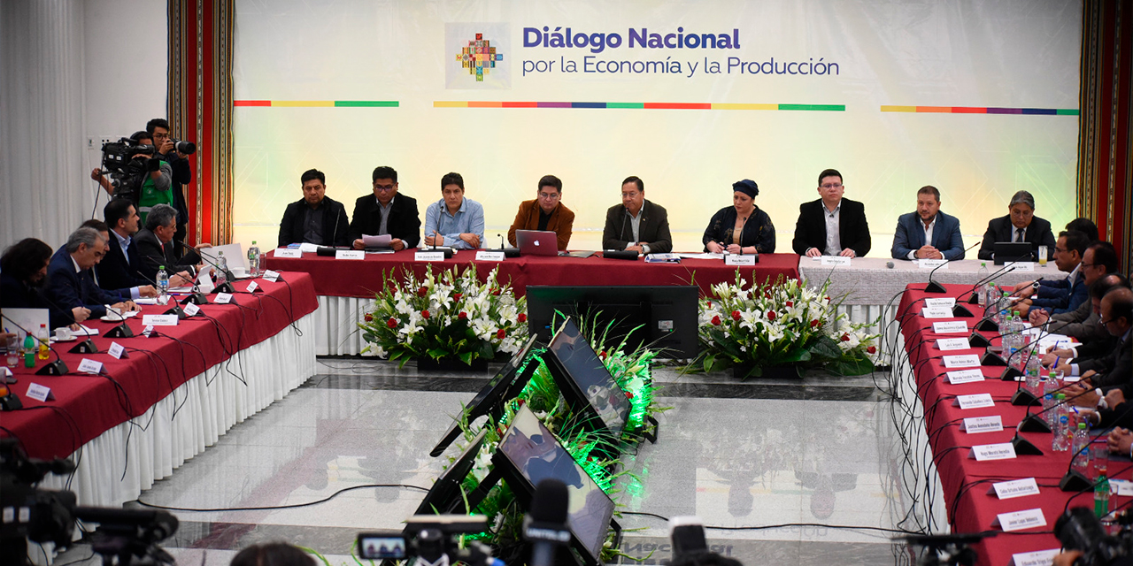 El encuentro desarrollado entre privados y el Gobierno el viernes, en La Paz. Foto: Gustavo Ticona