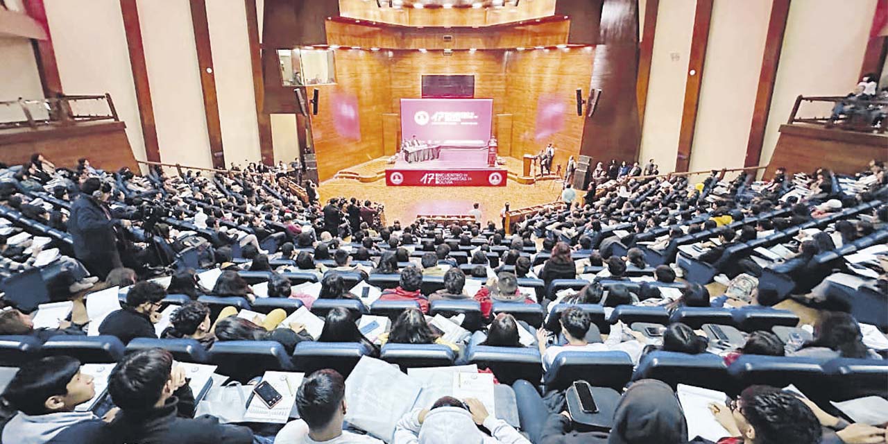 El Encuentro de Economistas, en Sucre, congregó a expertos, académicos y estudiantes. 